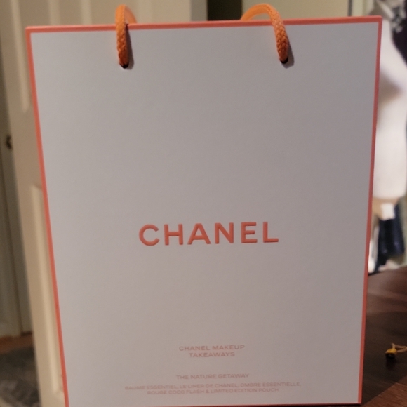 Chanel Makeup takeaways  The Nature Getaway - Picture 2 of 13